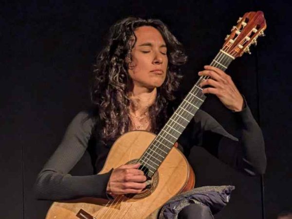 Daniela Rossi guitarrista